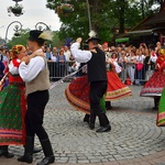 Folklor świata pod Giewontem - korowód przez miasto