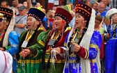 Folklor świata pod Giewontem - korowód przez miasto