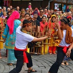 Folklor świata pod Giewontem - korowód przez miasto