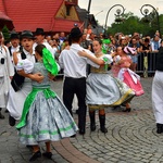 Folklor świata pod Giewontem - korowód przez miasto