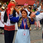 Folklor świata pod Giewontem - korowód przez miasto