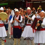 Folklor świata pod Giewontem - korowód przez miasto