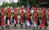 Folklor świata pod Giewontem - korowód przez miasto