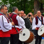 Folklor świata pod Giewontem - korowód przez miasto