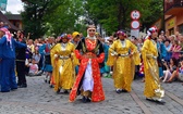 Folklor świata pod Giewontem - korowód przez miasto