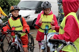 Na rowerach z Warszawy do Częstochowy jadą też dzieci