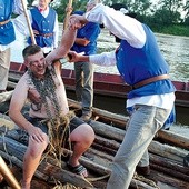 	Golenie błotem i drewnianą brzytwą.