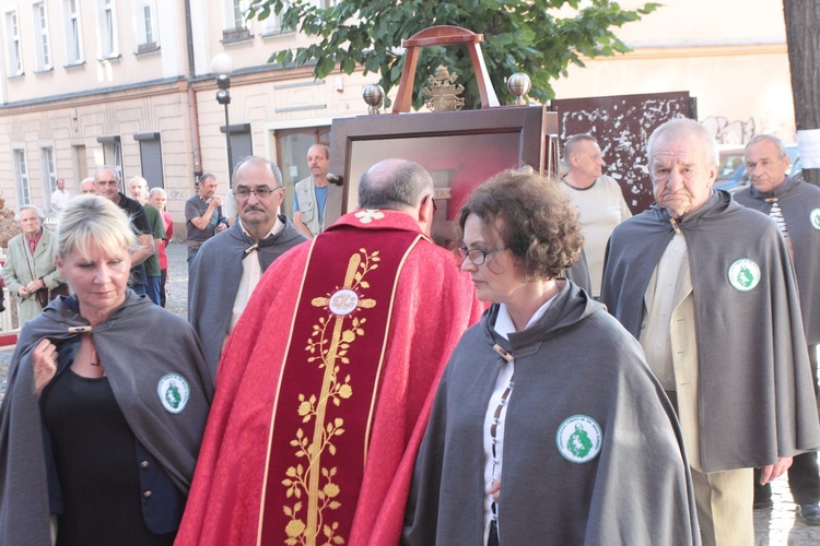 Krzyż (w) bezdomności