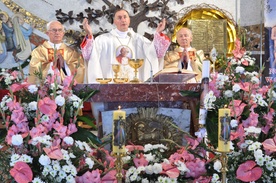 Msza dziękczynna z okazji 35. rocznicy powstania parafii w Trześni