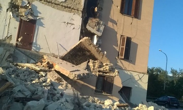 Zniszczenia po trzęsieniu ziemi w Accumoli