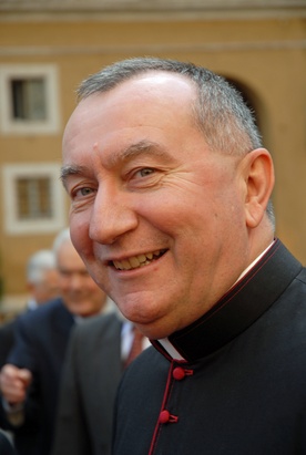 Kard. Parolin o odpowiedzialności religii za terroryzm...