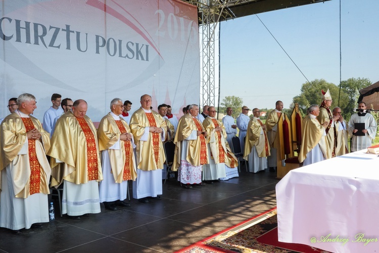 Diecezjalne dziękczynienie za chrzest Polski. 2