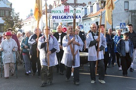 Co roku 6 września rano budzą Płock odgłosy bębna i śpiew pielgrzymów.