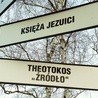 Centrum znajduje się przy sanktuarium Matki Bożej Kochawińskiej  w Gliwicach.