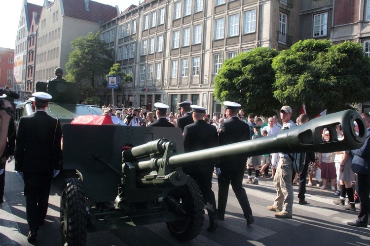 Przemarsz i uroczystości na cmentarzu