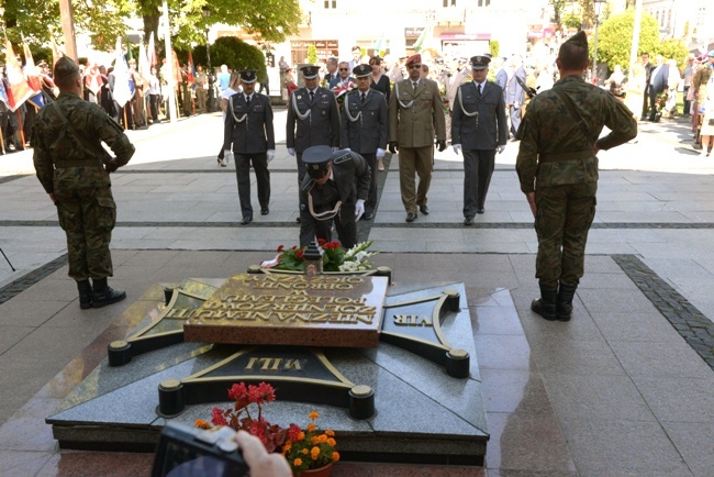 Odsłonięcie pomnika 72. Pułku Piechoty