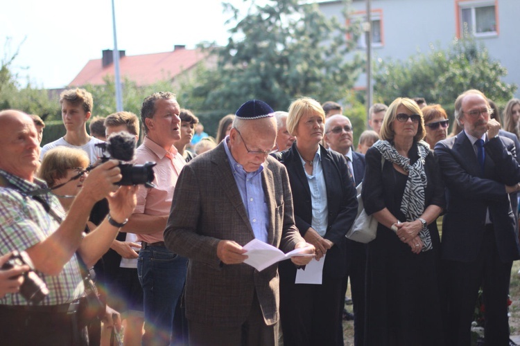 Pomnik selekcji Żydów na kozielskiej rampie