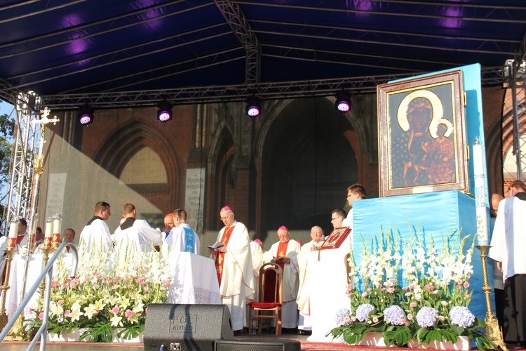 Peregrynacja ikony MB Częstochowskiej w parafii MB Pocieszenia w Żyrardowie