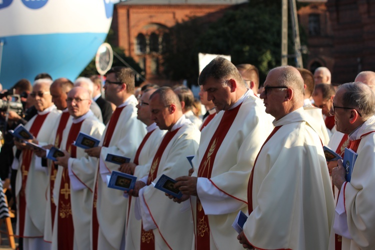 Peregrynacja ikony MB Częstochowskiej w parafii MB Pocieszenia w Żyrardowie