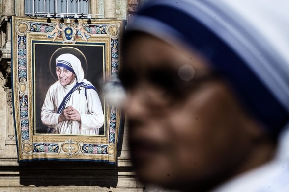 Niech Matka Teresa nauczy was kontemplować Jezusa ukrzyżowanego