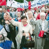 Około pół tysiąca słupszczan wyszło na ulicę miasta, maszerując pod sztandarami Jezusa. 