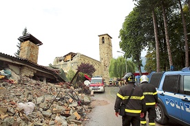 Skutki trzęsienia ziemi w Amatrice.