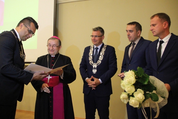 ​Bp Stefan Regmunt Honorowym Obywatelem Zielonej Góry