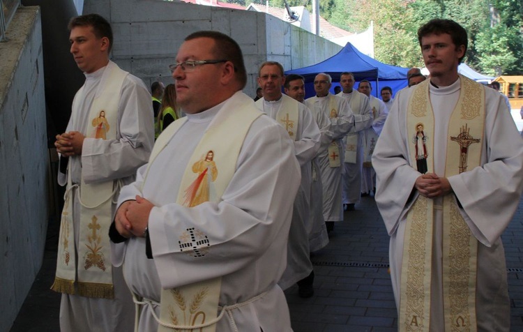 W żywieckim amfiteatrze młodzi rozpoczęli nowy rok formacji - 2016