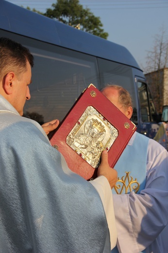 Powitanie ikony MB Częstochowskiej w Miedniewicach