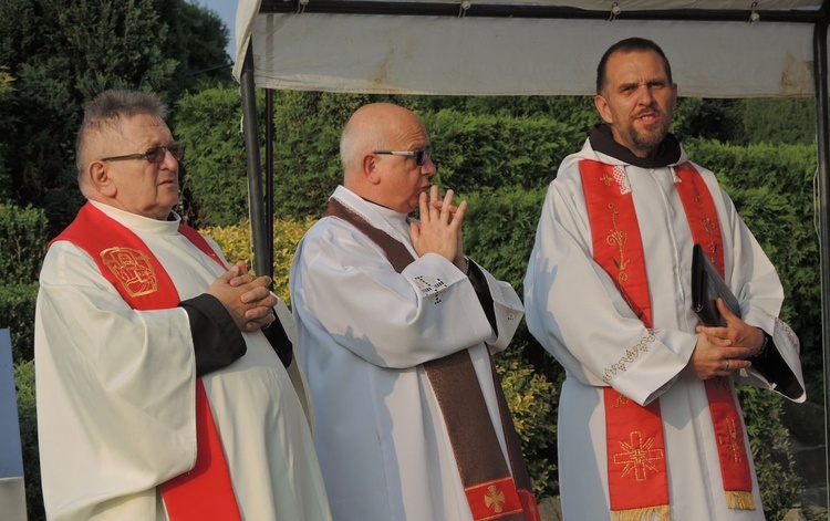 Bielszczanie pod krzyżem na Trzech Lipkach