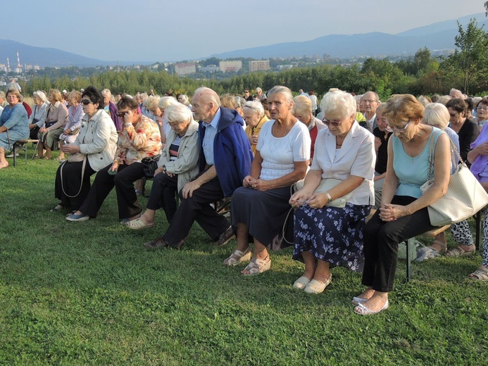 Bielszczanie pod krzyżem na Trzech Lipkach