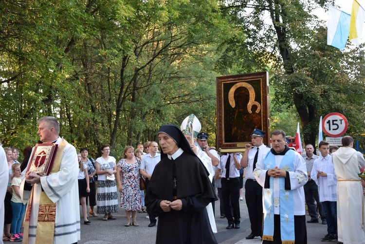 Powitanie ikony MB Częstochowskiej w Jesionce