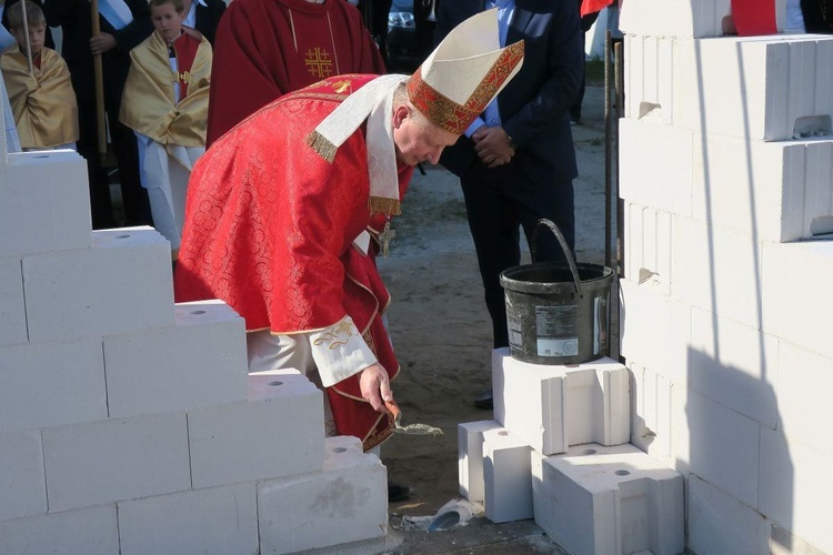 Uroczystość poświęcenia i wmurowania kamienia węgielnego w Gdyni-Witominie