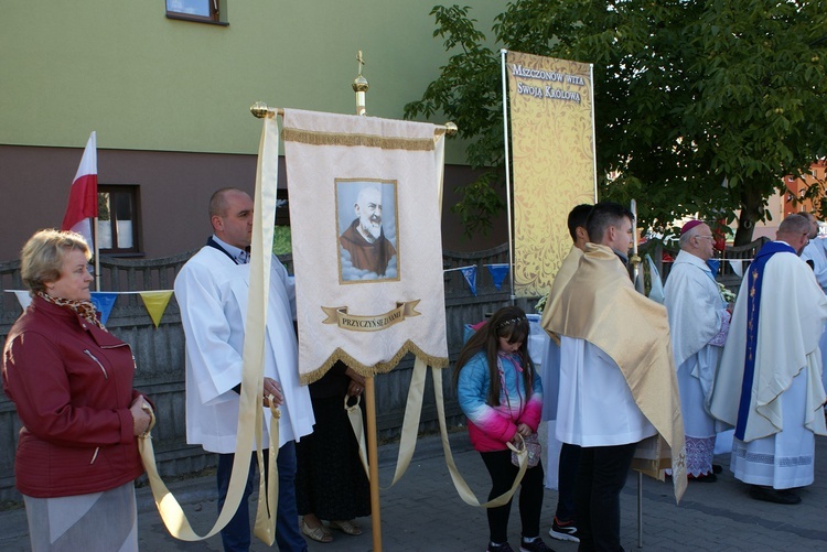 Powitanie MB Częstochowskiej w parafii św. o. Pio w Mszczonowie