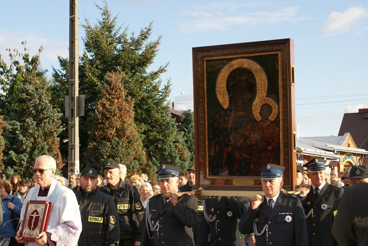 Powitanie MB Częstochowskiej w parafii św. o. Pio w Mszczonowie