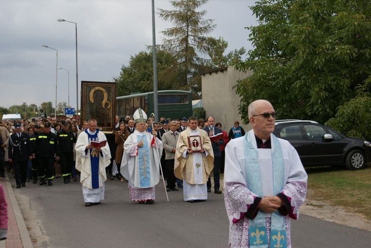 Powitanie MB Częstochowskiej w parafii św. o. Pio w Mszczonowie