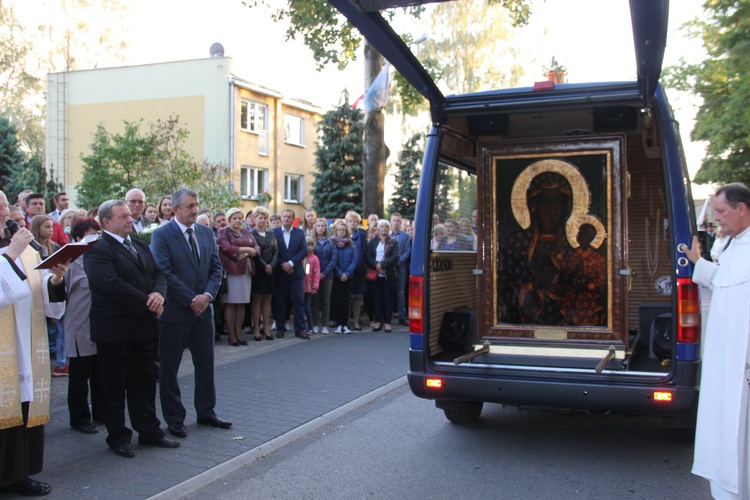 Powitanie ikony MB Częstochowskiej w Lutkówce