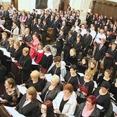 ▲	600 chórzystów wykonywało śpiewy podczas Mszy św. w katedrze.