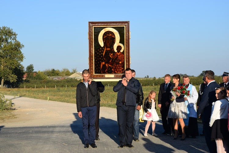 Powitanie MB Częstochowskiej w Lewinie