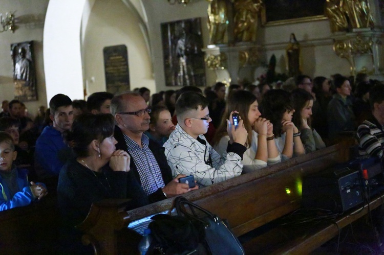 Wieczór uwielbienia w sądeckiej farze