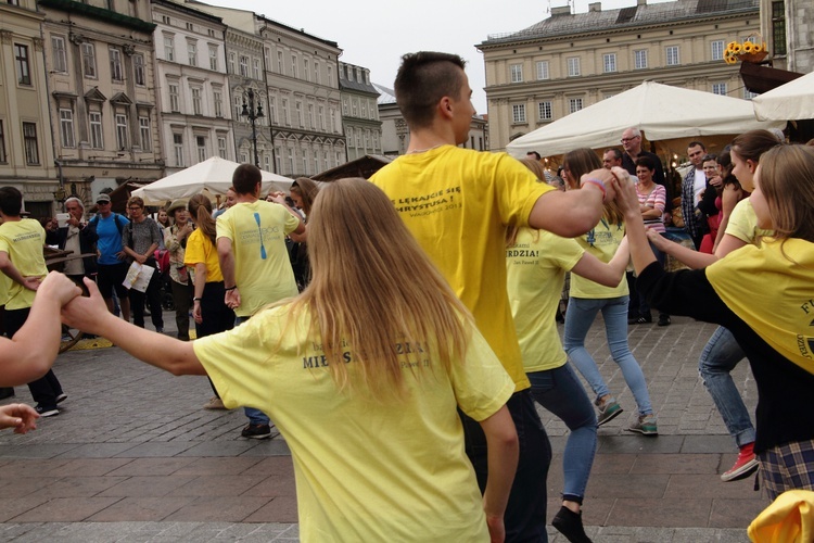 Happening Fundacji Dzieło Nowego Tysiąclecia