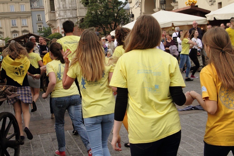 Happening Fundacji Dzieło Nowego Tysiąclecia