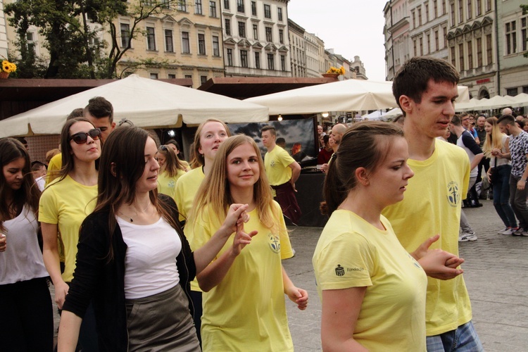 Happening Fundacji Dzieło Nowego Tysiąclecia