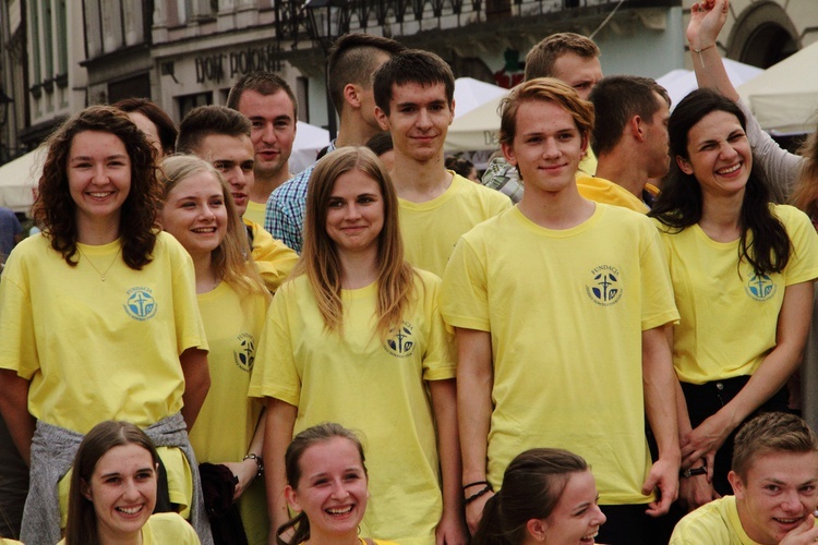 Happening Fundacji Dzieło Nowego Tysiąclecia