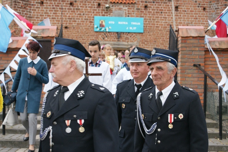 Powitanie ikony MB Częstochowskiej w parafii Sierzchowy