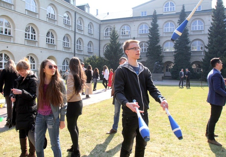 Studia to czas pracy, ale także jak zaznaczają studenci, czas zabawy. 