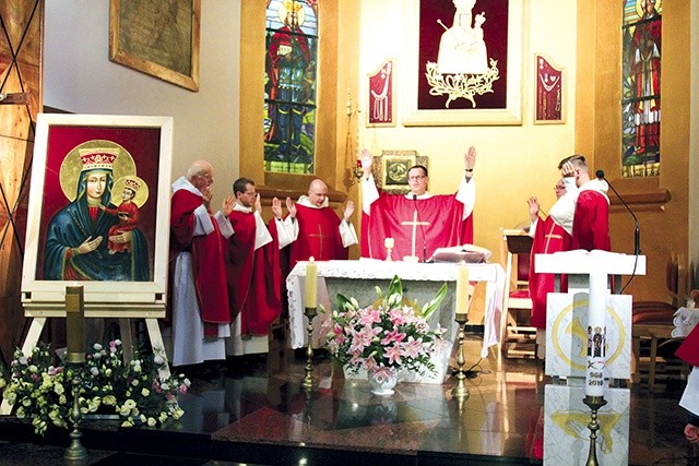 ▲	Pożegnanie obrazu Matki Bożej przed pielgrzymką  do Bohorodczan