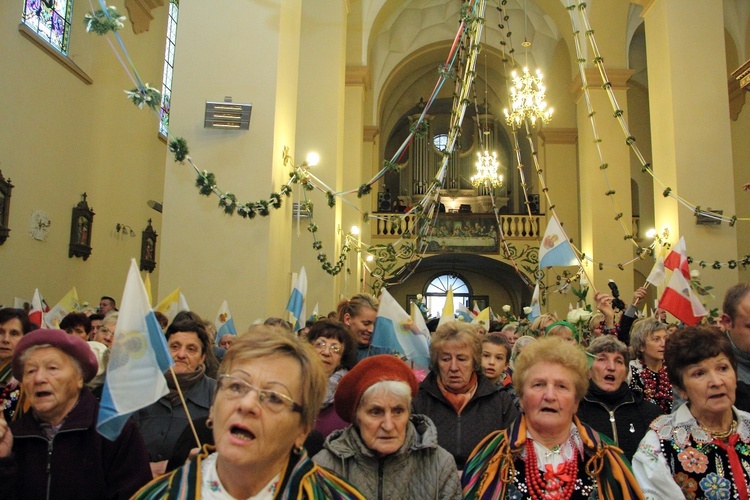 Powitanie ikony MB Częstochowskiej w Lubochni