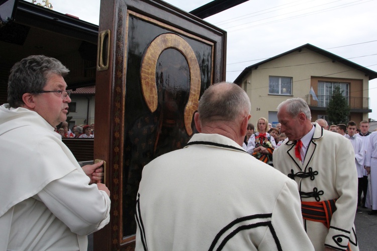 Powitanie ikony MB Częstochowskiej w Lubochni