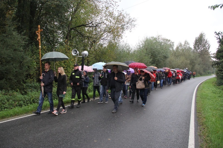 Procesja różańcowa z Olszanki